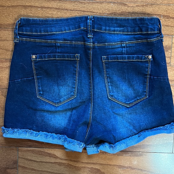 NoBo High Rise Shorts - Picture 3 of 4